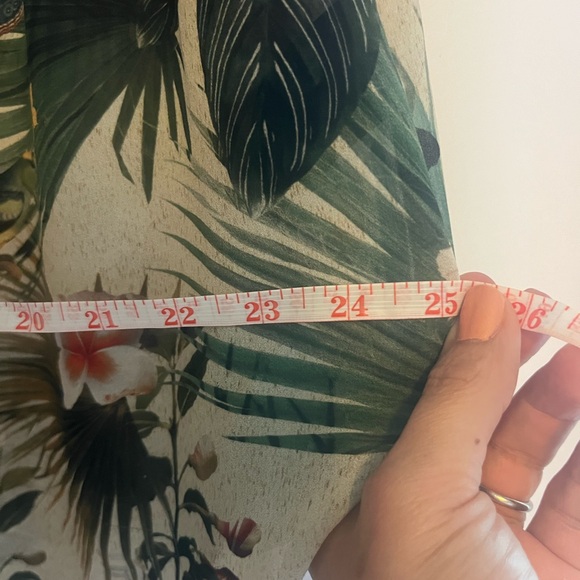 H&M Cream Sleeveless Button Down Blouse with Peter Pan Collar - Picture 3 of 5